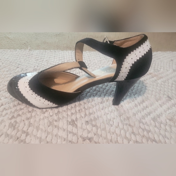 Shoes - Picture 4 of 7